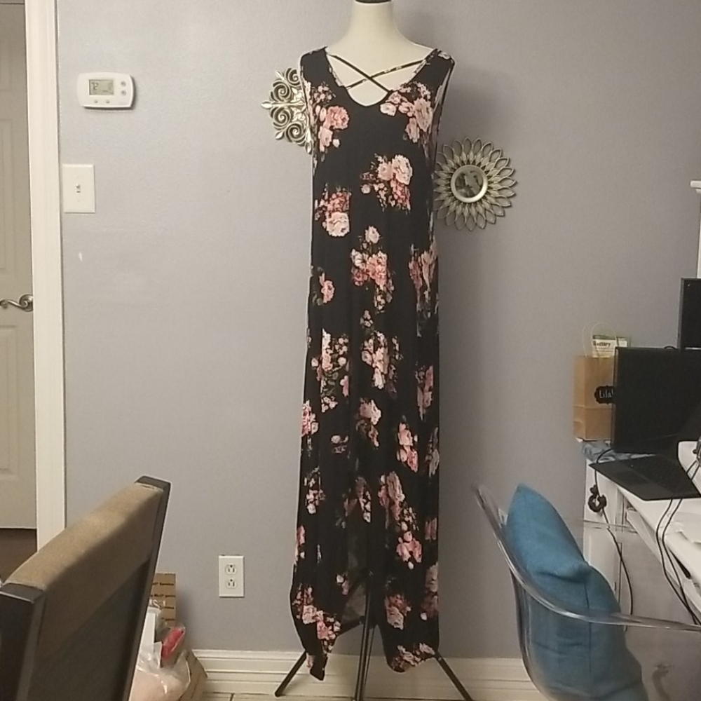 Blush& Black Floral Sleeveless Maxi Dress
